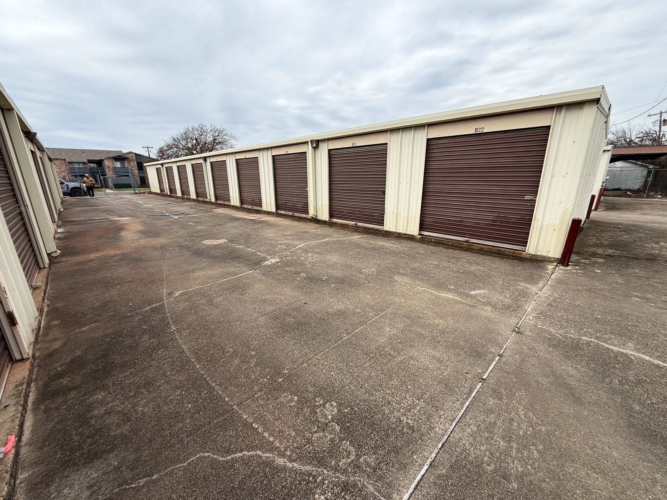 Storage unit concrete before cleaning