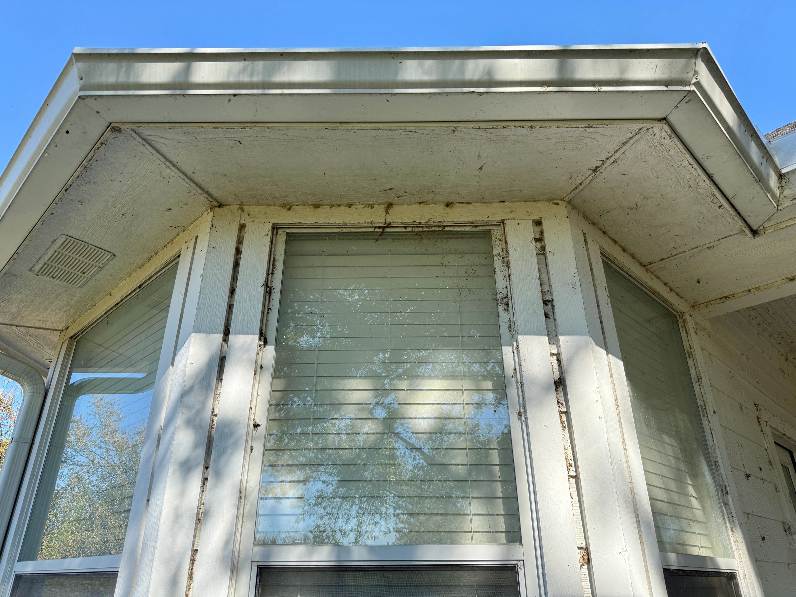 Bay window before cleaning