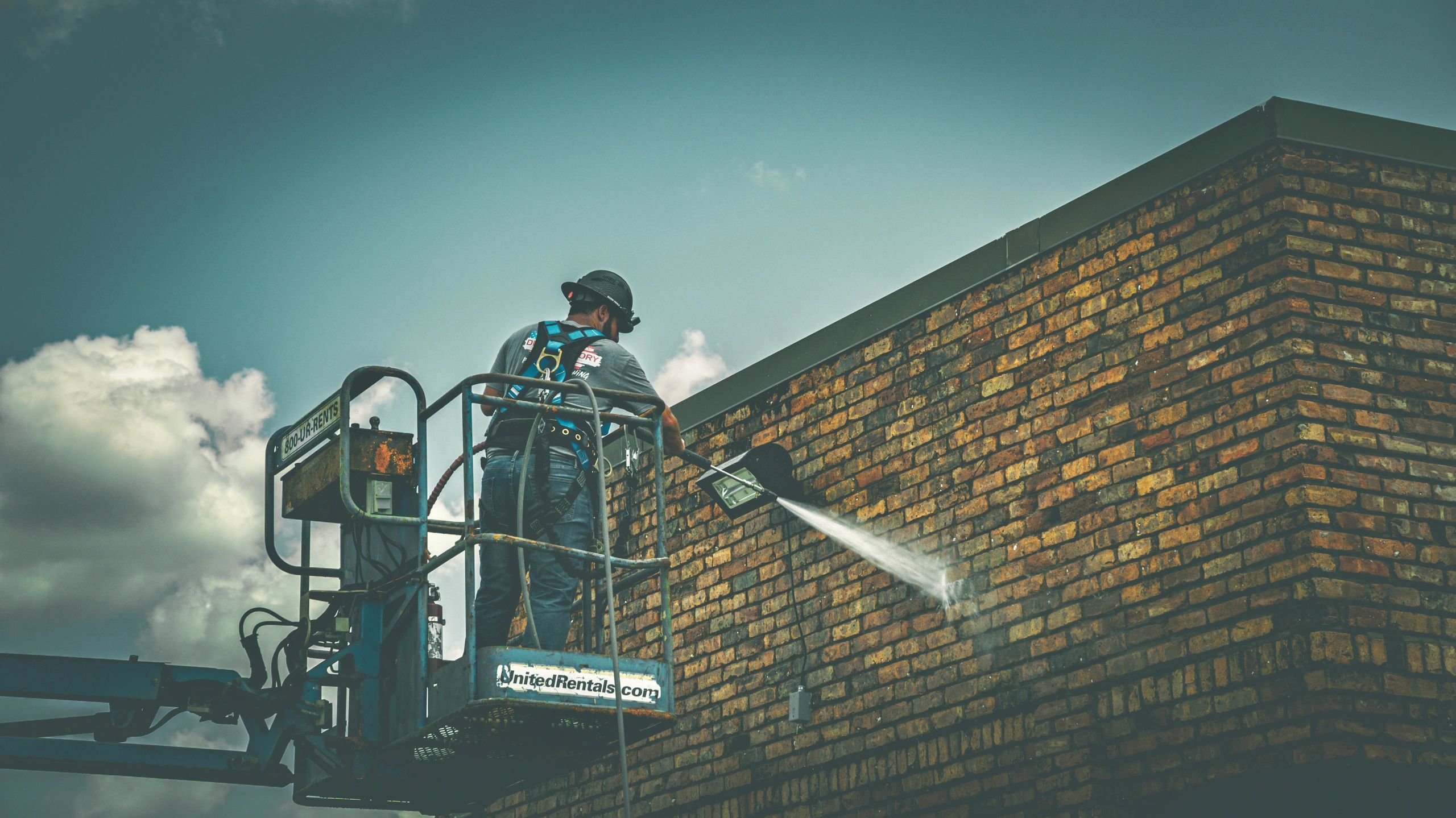 Commercial building exterior cleaning